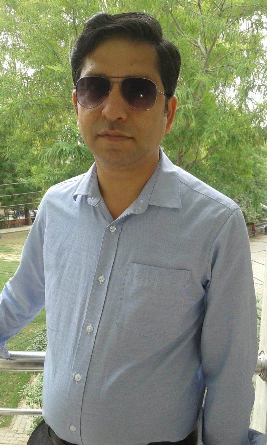 Dr Satish Kalra, dentist